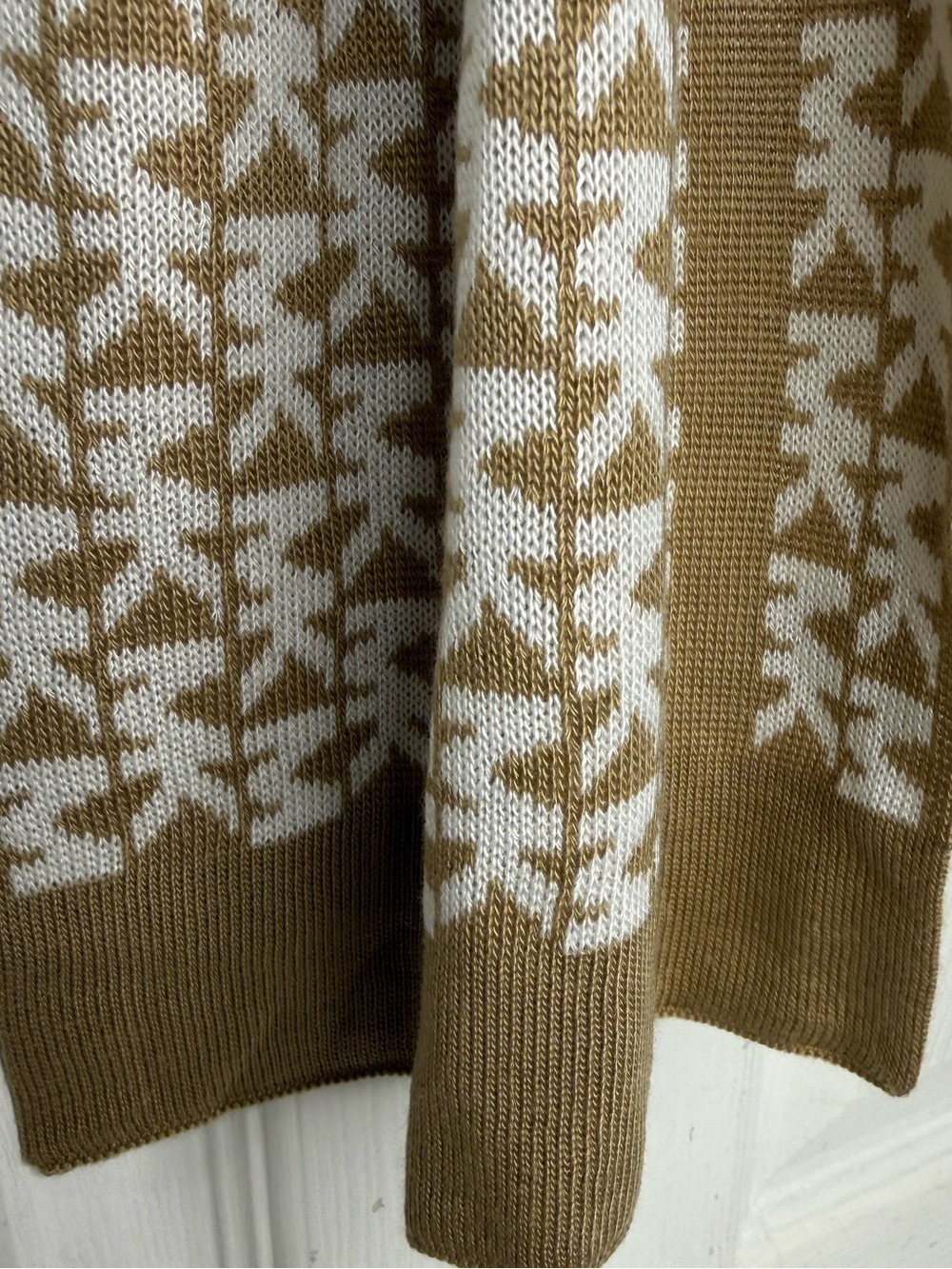 MICHAEL KORS REVERSIBLE MONOGRAM KNIT SCARF - Picture 7 of 10